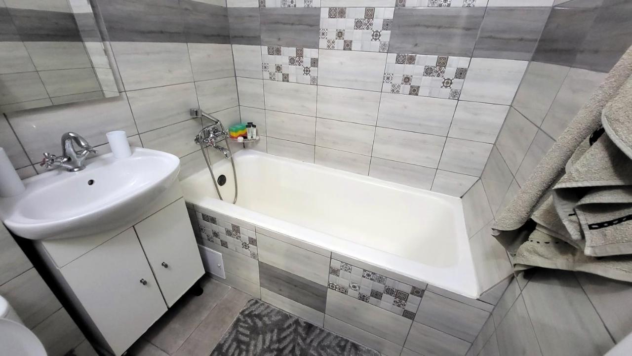 Apartament Navi Onesti Buitenkant foto